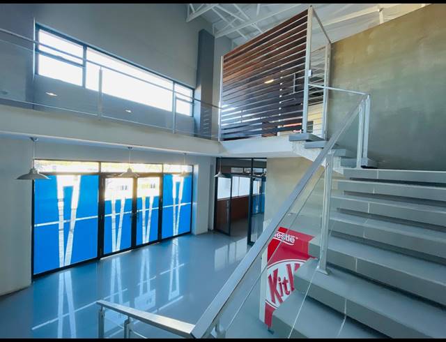 1,884M² OFFICE FOR SALE IN HALFWAY HOUSE